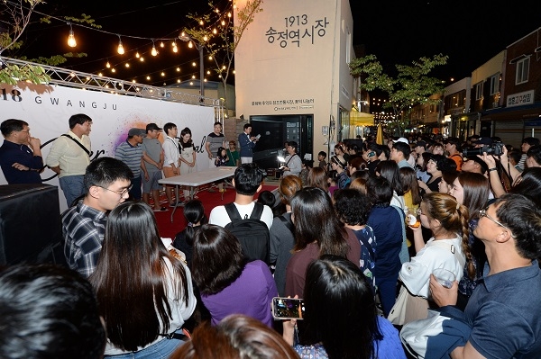 ▲2018년 1913송정역시장 비어고을 축제 모습(사진제공=광산구청)