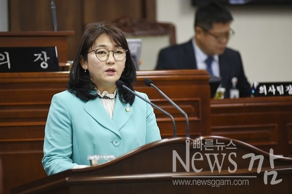 ▲박혜정 순천시의원이 발의한 '광양만권 대기오염물질 관리강화를 위한 대책 마련 촉구 건의안'이 10일 오전 열린 제232회 임시회 1차 본회의에서 만장일치로 통과됐다.(사진=이기장 기자)