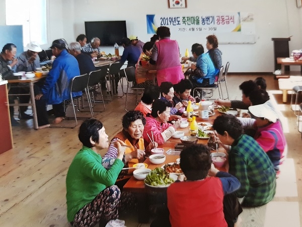 ▲진도군은 본격적인 영농시기를 맞아 마을공동급식 대상마을을 확대 추진한다.(사진제공=진도군)