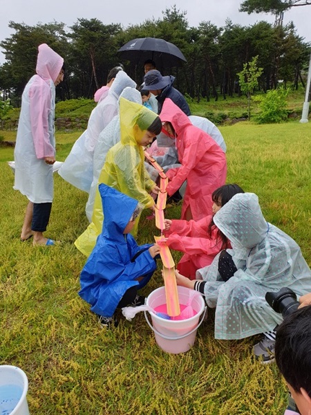 ▲구례군은 매월 셋째주 토요일 ‘숲에서 행복찾기’라는 주제로 다양한 숲체험을 실시한다.(사진제공=구례군)