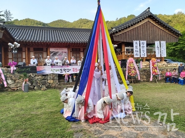 ▲보성군 복내면 천연염색공예관에서 31일 삼베도령과목화아가씨 5월의 향연 행사가 열렸다(사진=이기장 기자)