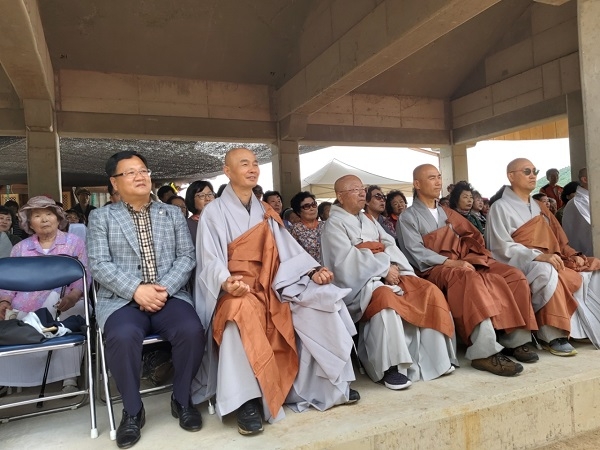▲영산대재 대법회에 정광식 보성군의회 산업건설위원장과 신도등 500여명이 참석한 가운데 성황리에 열렸다(사진=이기장 기자)