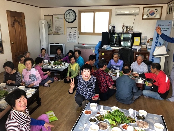 ▲전남 보성군은 마을공동급식 사업을 올해 9개 마을을 추가하여 82개로 확대 시행하면서 농번기 농가 주민들에게 큰 호응을 받고 있다.(사진제공=보성군)