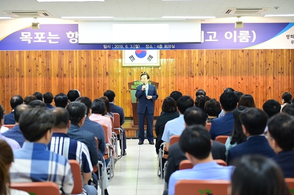 ▲목포시는 지난 3일 강운태 전 광주광역시장을 초청하여 공직자의 역할에 대한 특강을 가졌다.(사진제공=목포시)