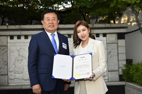 ▲진도군은 지난 4일 인기 트로트 가수로 활동 중인 송가인씨를 홍보대사로 위촉했다.(사진제공=진도군)
