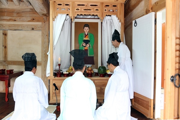 ▲영암군은 7일 덕진면 덕송재에서 덕진여사의 추모제를 봉행했다.(사진제공=영암군)