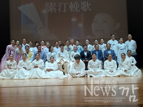 ▲16일 오후 (사)보성소리보존회 주관으로 보성군 문화예술회관에서 열린 소정 성창순 선생 2주기 추모공연이 ‘소정만가’ 주제로 성황리에 열렸다(사진=이기장기자)
