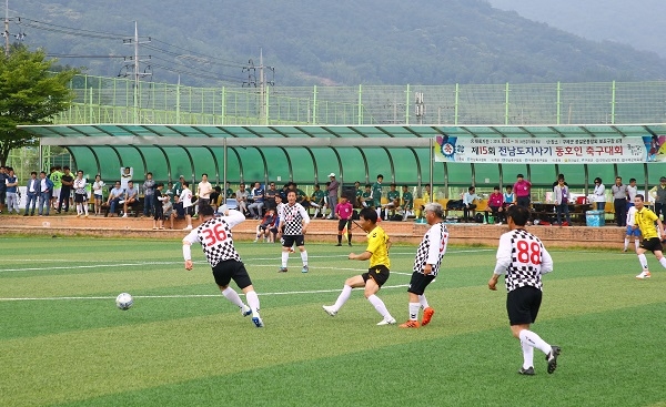 ▲구례군은 제15회 전라남도지사기 동호인 축구대회가 성황리에 종료됐다.(사진제공=구례군)