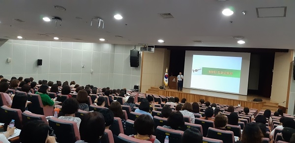 ▲전라남도교육청이 21일 서부권 공사립유치원 교사 194명을 대상으로 유치원 교통안전담당교사 연수를 실시했다.(사진제공=전라남도교육청)
