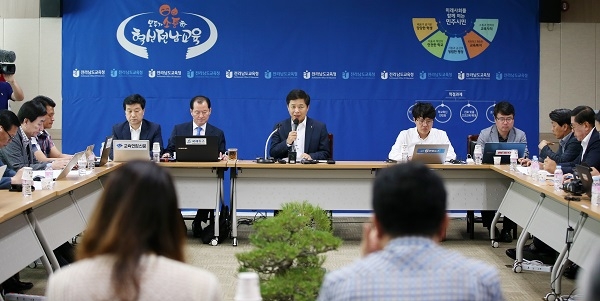 ▲장석웅 교육감은 25일 취임 1주년 기자간담회를 가졌다.(사진제공=전라남도교육청)