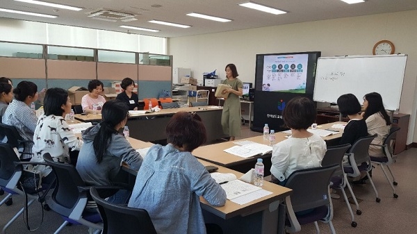 ▲전라남도교육청이 초등 교원 170여 명이 참석한 가운데 모의토론수업 연수를 실시했다.(사진제공=전라남도교육청)