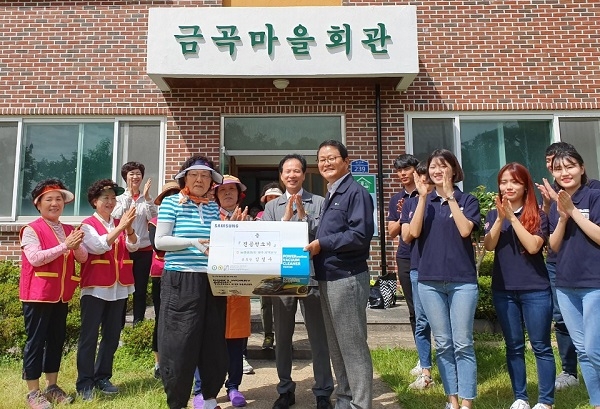 ▲농협광주본부는 광주농협 금곡팜스테이마을에서 ‘농촌마을에서 여름휴가 보내기’ 캠페인을 전개했다.(사진제공=농협광주본부)