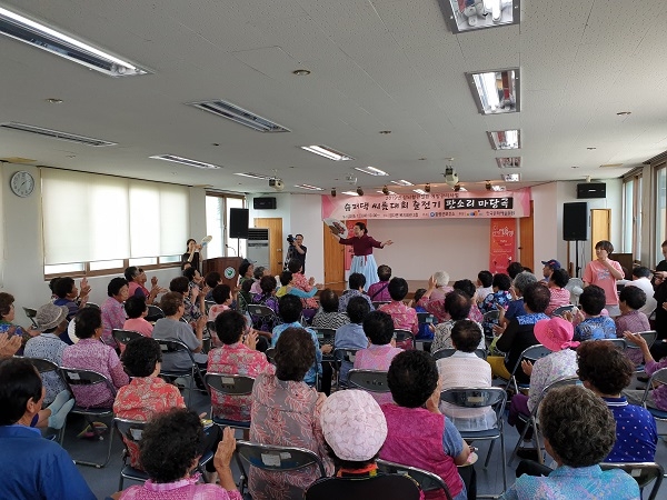 ▲함평군 보건소는 지난 23일 지역주민을 대상으로 판소리 마당극 상연, 심뇌혈관질환 예방 홍보에 나섰다.(사진제공=함평군)