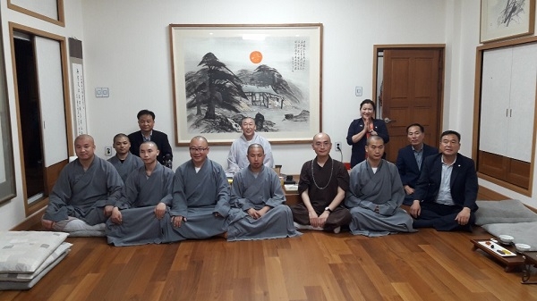 ▲구례군의회 이승옥 의원이 구례문화 발전을 위해 한중 불교문화 교류에 앞장서고 있다.(사진제공=구례군)
