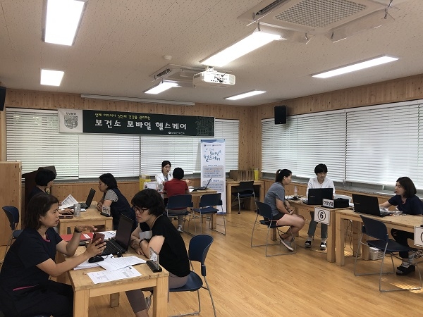 ▲담양군보건소는 “모바일 헬스케어 사업” 참여자 70명을 대상으로 중간검사를 실시하고 있다.(사진제공=담양군)