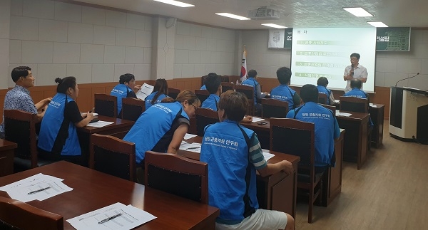 ▲담양군농업기술센터는 지난 22일 2019년 곤충자원연구회 지역특화품목 신기술 실용화 현장 컨설팅을 실시했다.(사진제공=담양군)