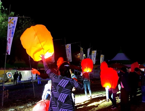 ▲빛가람드들섬프린지 축제, 풍등날리기 행사 모습(사진제공=나주시)