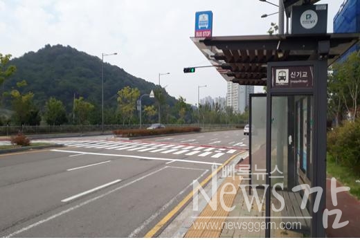 ▲남구 효우로에 있는 신기교 승강장의 횡단보도 모습(사진=정기연 기자)