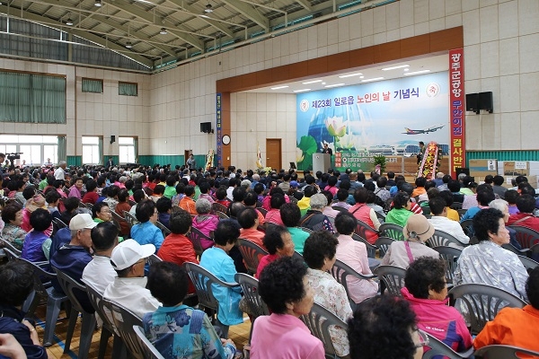 ▲(사)대한노인회 무안군지회 일로읍분회가 주관한 ‘2019년 일로읍 노인의 날 행사’가 지난 8일 개최됐다.(사진제공=무안군)