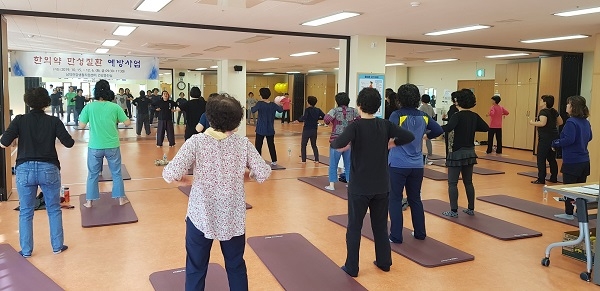 ▲무안군은 12월 6일까지 한의약 건강증진사업인 ‘한의약 만성질환 예방사업’을 운영한다.(사진제공=무안군)