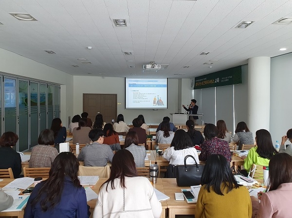 ▲담양군은 최근 찾아가는 보건복지 서비스 업무 추진 공무원을 대상으로 역량강화 교육을 진행했다.(사진제공=담양군)