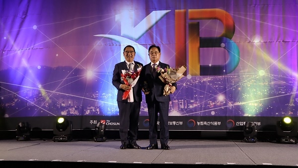 ▲목포해상케이블카가 지난 21일 '2020 소비자가 뽑은 한국의 영향력 있는 브랜드 대상' 시상식에서 해상케이블카 부문 영향력 있는 브랜드로 선정됐다.(사진제공=목포해상케이블카)