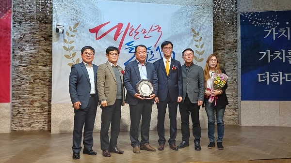 ▲강진군이 ‘2019 제5회 트래블아이 어워즈’ 관광시설(재단) 부문에서 3년 연속 최우수상을 수상하는 쾌거를 이뤘다.(사진제공=강진군)