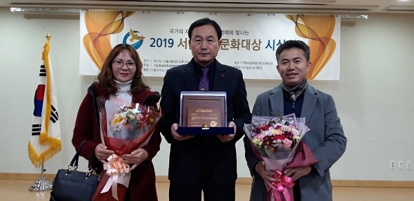▲‘2019 서울평화문화대상 시상식’에 강진군청 임채용 기획홍보실장이 참석해 대리수상 했다.(사진제공=강진군)