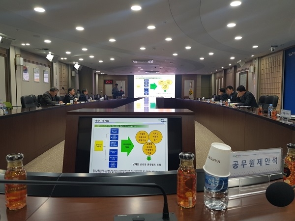 ▲2019년 하반기 전라남도 아이디어 공모에서 ‘남해안 해안도로를 활용하여 e-모빌리티 에코(eco) 주행대회 개최’를 제안하며 동상을 수상했다.(사진제공=강진군)