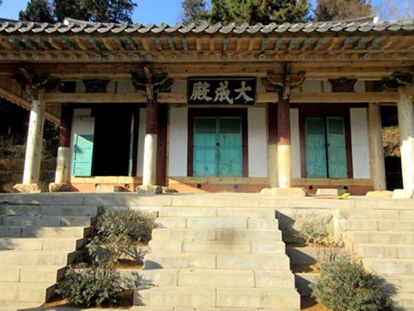 ▲광주향교의 기울어진 대성전의 해체 복원 보수공사를 준공했다, 해체 복원하여 준공된 광주향교 대성전의 모습(사진=정기연 기자)
