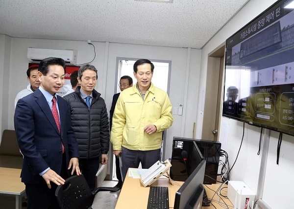 ▲영암군은 가축질병 청정지역을 유지하기 위하여 상황실 운영과 축산농가 가축질병 차단방역에 강도 높은 방역대책을 적극 추진하고 있다.(사진제공=영암군)