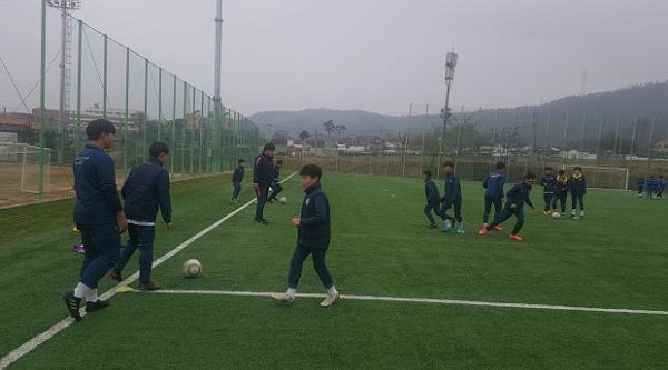 ▲지난 29일부터 2월 7일까지 2020 동계 중등부 축구선수 12팀 480여 명이 강진에서 동계 전지훈련 및 스토브리그에 돌입했다.(사진제공=강진군)