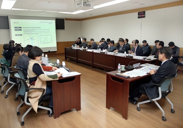 ▲강진군은 지난 11일 군청 소회의실에서 강진만 융복합 마스터 플랜 용역 및 생태공원 시설물 설치 사업 중간보고회를 개최했다.(사진제공=강진군)