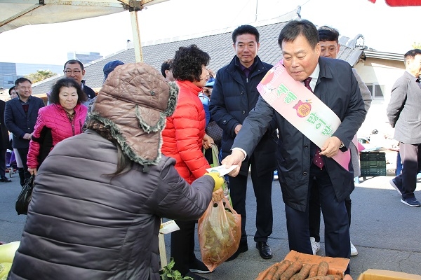 ▲무안군은 오는 20일부터 내달 31일까지 ‘무안사랑상품권’을 10% 특별할인하여 판매한다.(사진제공=무안군)