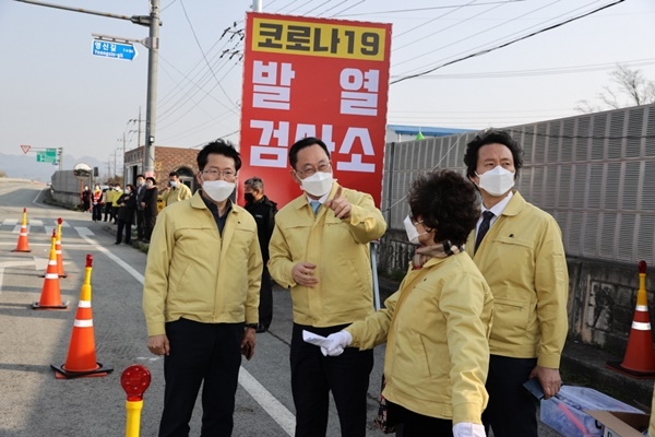 ▲명현관 해남군수 도로발열검사소 현장점검 모습(사진제공=해남군)