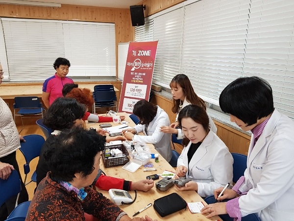 ▲담양군은 건강걷기 동호회 사전 기초검사를 실시하고 있다.(사진제공=담양군)