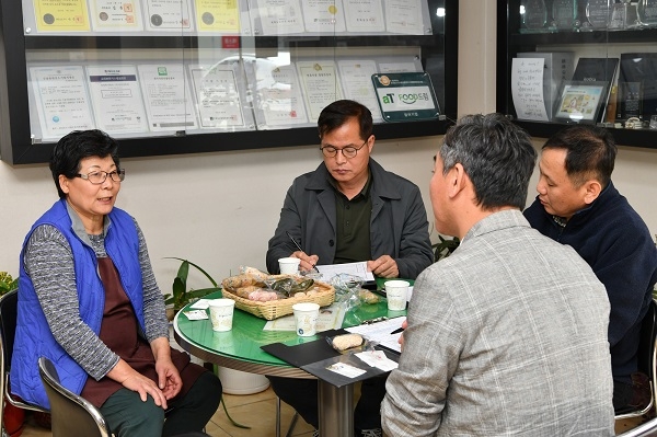 ▲담양군은 전남창조혁신센터와 ‘찾아가는 우수 농식품 품평‧상담회’를 개최했다.(사진제공=담양군)