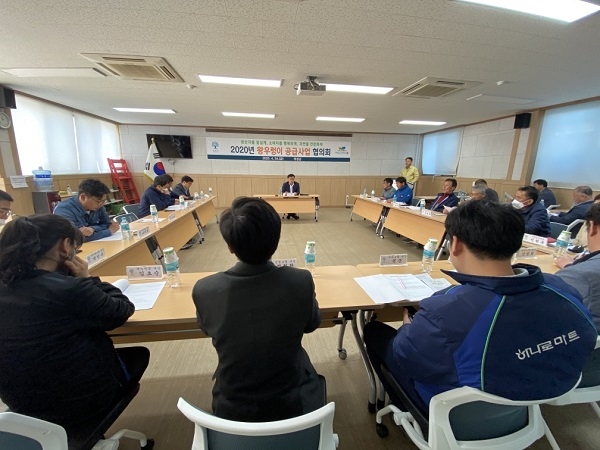 ▲곡성군이 지난 24일 2020년 논벼 재배농가 왕우렁이 공급협의회를 개최했다.(사진제공=곡성군)