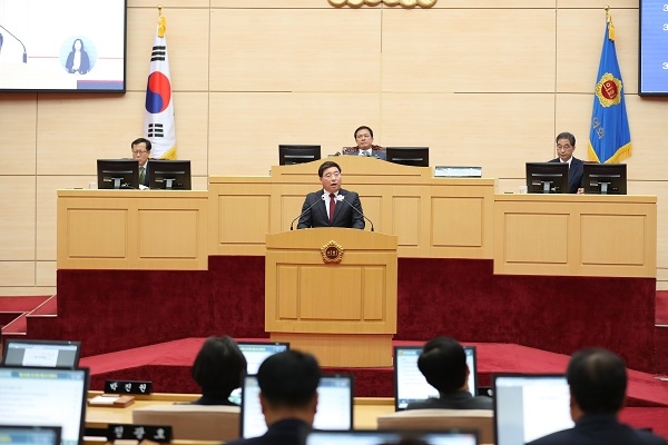 ▲전남도의회 교육위원회 신민호 의원이 28일 본회의장에서 5분 자유발언을 하고 있다(사진제공=전남도의원)