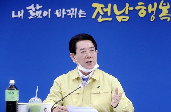 ▲김영록 전남지사는 9일 오전 도청 서재필실에서 열린 실국장 정책회의를 가졌다.(사진제공=전라남도)