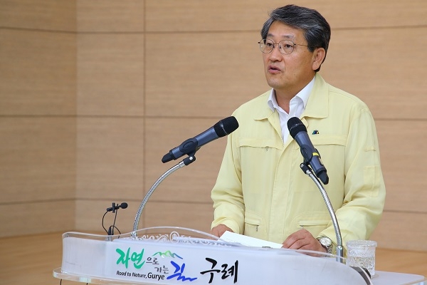 ▲김순호 구례군수는 7월 1일 군청 대회의실에서 기자회견을 열었다.(사진제공=구례군)