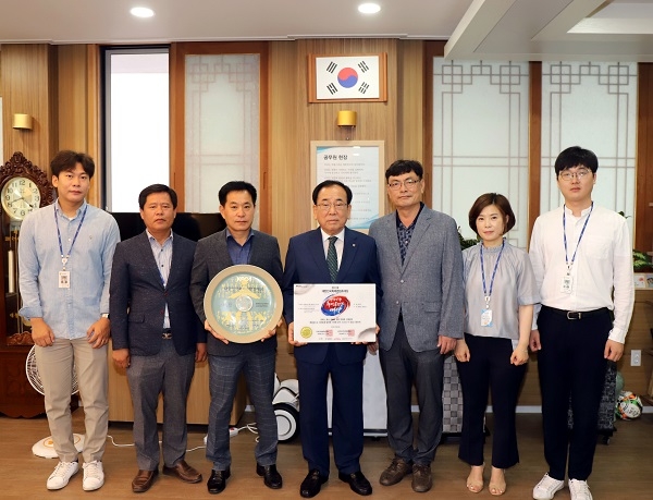 ▲영광군이 ‘제8회 대한민국축제콘텐츠대상’에서 영광불갑산상사화축제가 ‘프로그램 연출 우수부문’을 2년연속 수상했다.(사진제공=영광군)