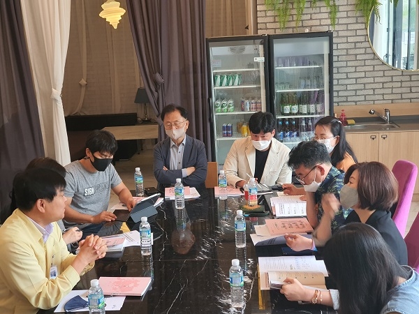 ▲전라남도교육청은 13일 ‘남도민주평화길’ 체험학습 자료집 발간 TF 협의회를 가졌다.(사진제공=전라남도교육청)