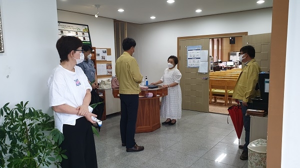 ▲영암군은 종교시설과 다중이용시설에 대한 일제 현장점검을 실시했다.(사진제공=영암군)