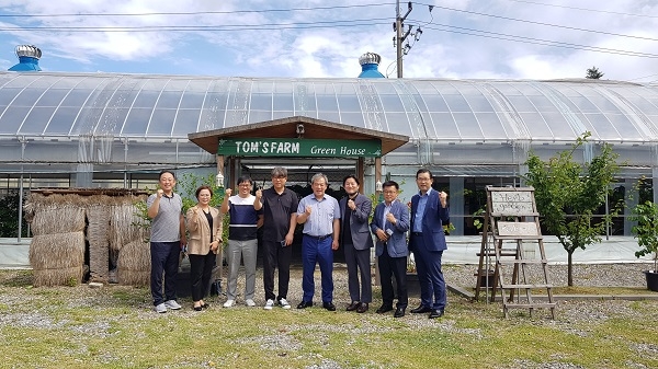 ▲곡성군이 프랜차이즈 커피전문점 탐앤탐스와 지역 특산품 활용한 지속적인 상생협력을 추진하기로 협의했다.(사진제공=곡성군)