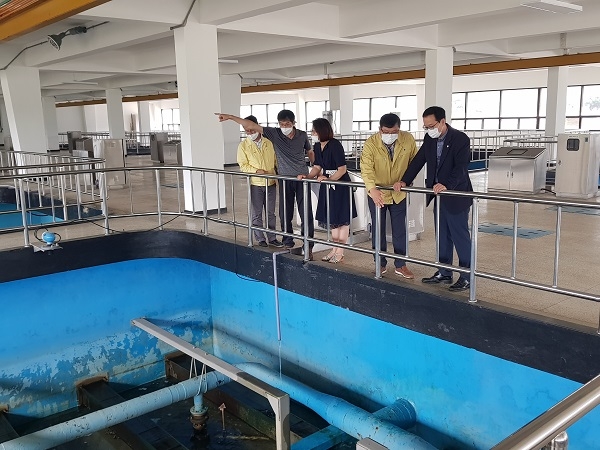 ▲목포시는 지난 27일 시 상수도 시설물의 유충 발생 유무와 안정성을 2차로 정밀 점검해 이상 없음을 재차 확인했다.(사진제공=목포시)