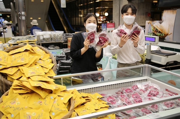 ▲㈜광주신세계는 오는 8월 6일까지 본관 지하 1층 식품 행사장에서 해남군 농수특산물 직거래 행사를 진행한다(사진제공= ㈜광주신세계)