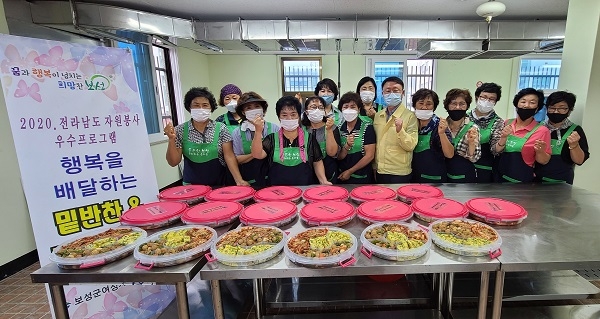 ▲보성군은 지난 5일 보성군 여성회관에서‘행복을 배달하는 밑반찬 & 말벗서비스’를 추진했다.(사진제공=보성군)