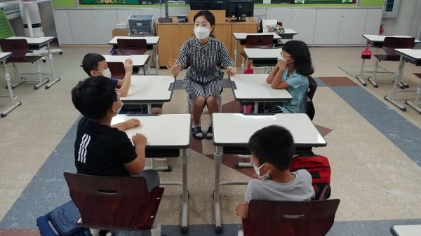 ▲화순교육지원청은 광주교육대학교 예비교사 대학생이 기초학력 향상 및 진로 탐색 멘토링 프로그램을 진행했다.(사진제공=화순교육지원청)