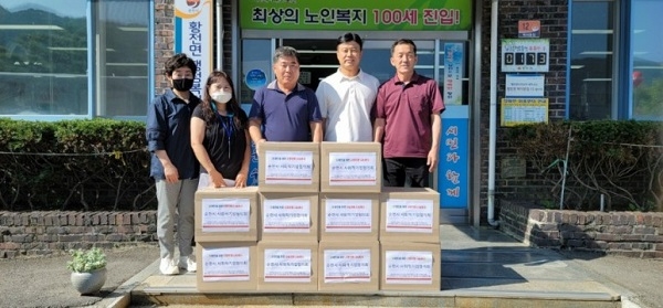 ▲순천 사회적경제기업들이 수해 복구 지원 및 구호물품을 전달했다.(사진제공=순천시)